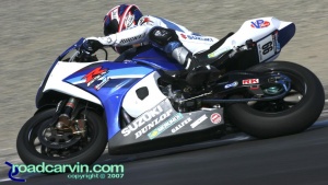 2007 Corona AMA Superbike Championship - Mat Mladin T8a: American Suzuki rider Mat Mladin entering turn 8a.